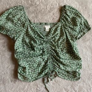 H&M GREEN ROUCHED SHORTSLEEVE BLOUSE